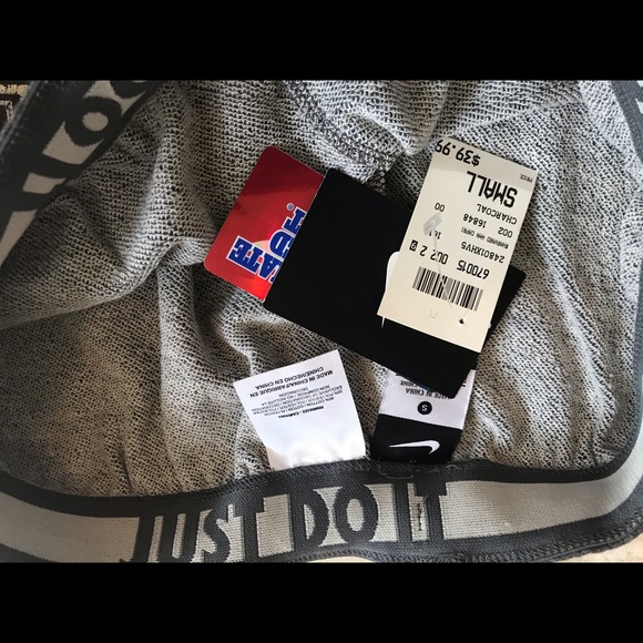 NEW Women’s Nike Capri Sweatpants - Picture 4 of 4